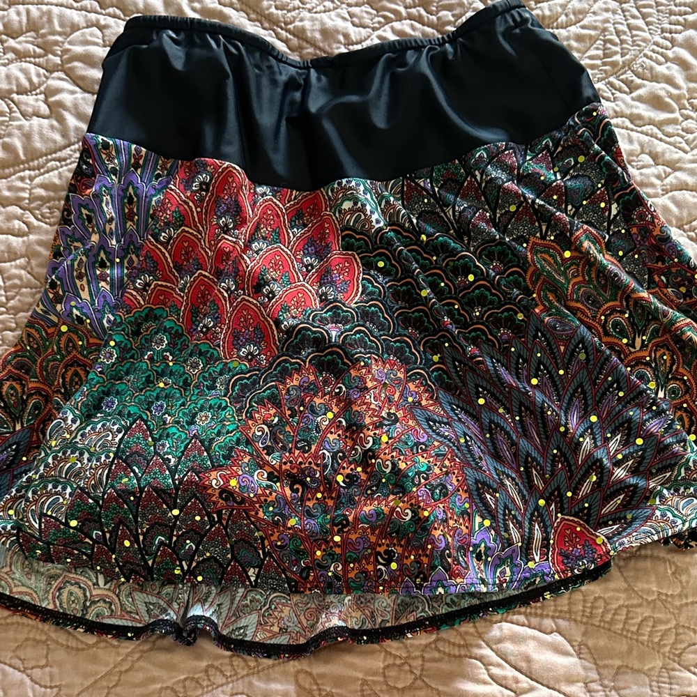 Bolder Athletic peacock pattern swing style running skirt size medium